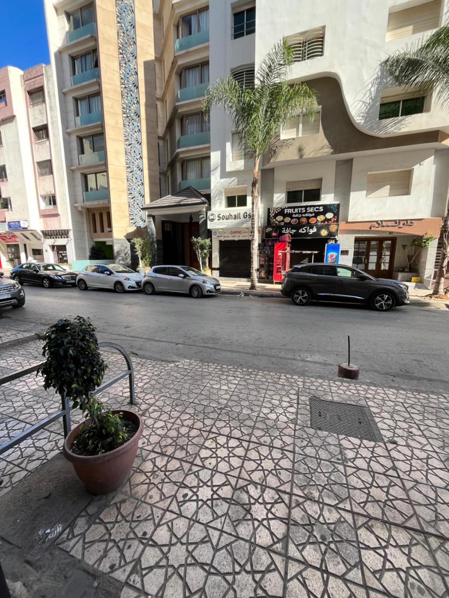 Luxury Center Town Apartment 盖尼特拉 外观 照片