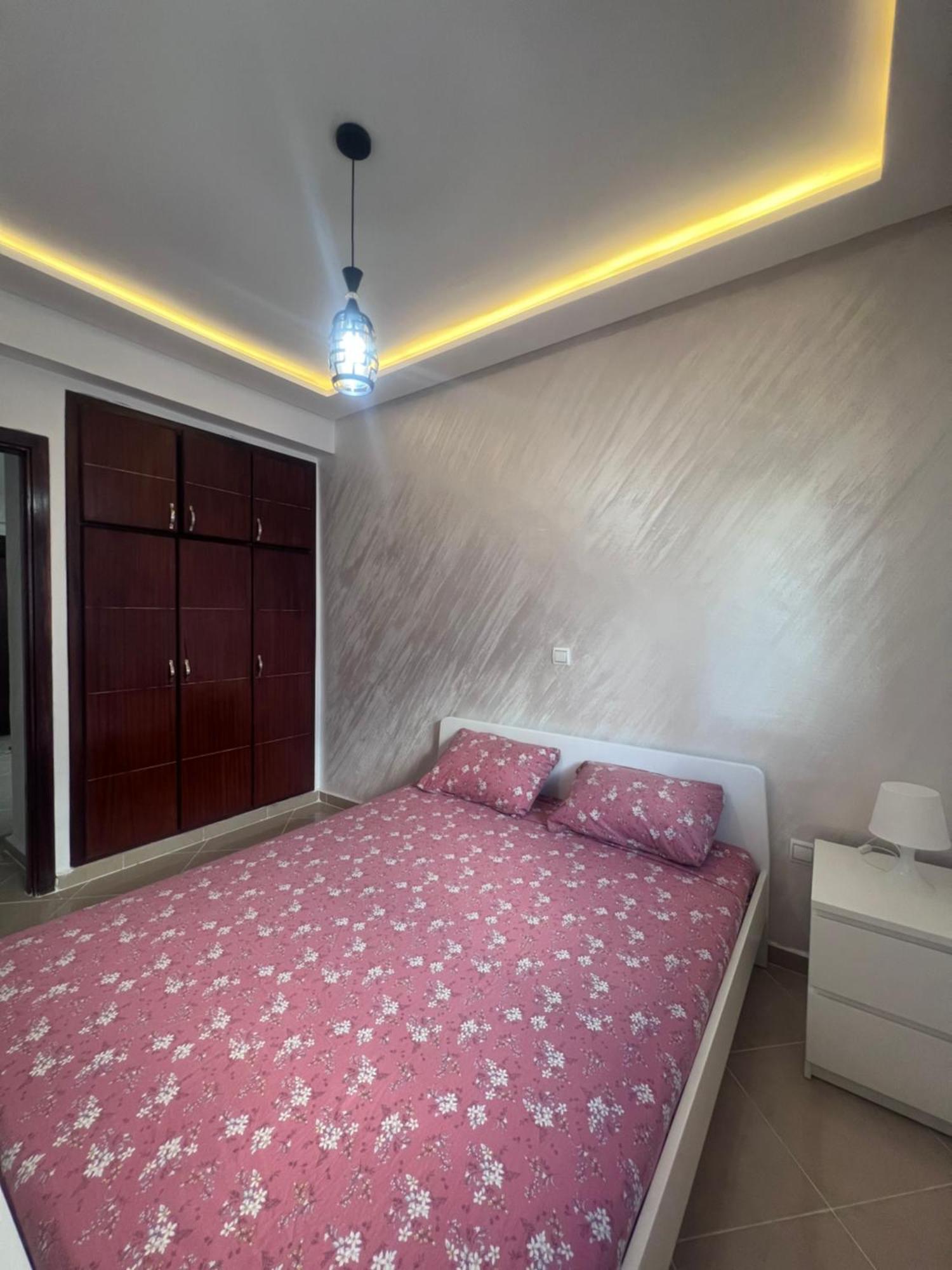 Luxury Center Town Apartment 盖尼特拉 外观 照片